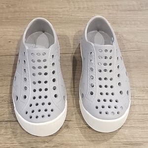 NWT SHOOSHOOS WE ARE ALL STARS WATERPROOF SNEAKERS GREY/WHITE SIZE 8 TODDLERS